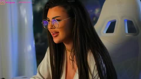 Dee online show from December 18, 2024, 11:34 am