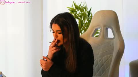 Dee online show from February 20, 2025, 9:33 am