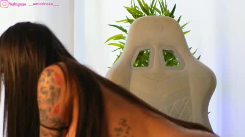 Dee online show from February 22, 2025, 9:34 am