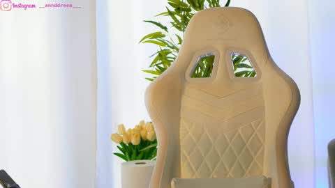 Dee online show from February 24, 2025, 9:43 am