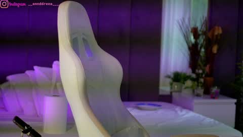 Dee online show from September 17, 2025, 2:08 pm