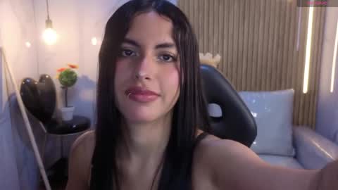 perla_lovely online show from April 20, 2026, 12:30 pm