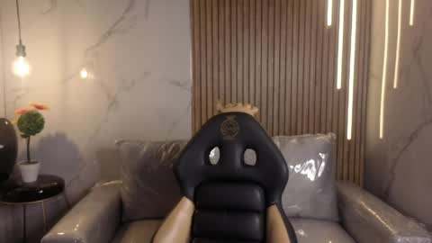 perla_lovely online show from May 21, 2026, 12:23 pm
