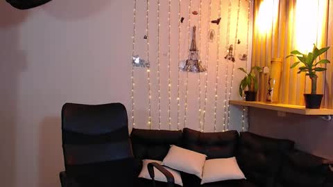 Perla online show from February 26, 2025, 5:39 pm