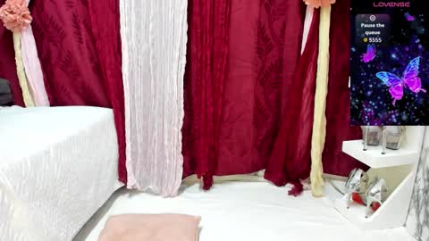 Perla Thompson online show from October 24, 2025, 9:22 pm