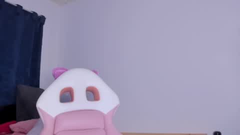 Perla online show from December 27, 2024, 2:25 am