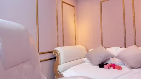 PerlaPreciosa online show from January 9, 2026, 4:04 am