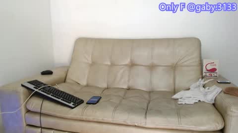 GABY ORO online show from February 12, 2025, 9:43 pm