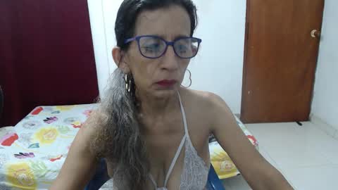 Snapshot of pervert_milf4uu_4 chatting on October 30, 2025, 3:30 am luz online show from October 30, 2025, 3:30 am