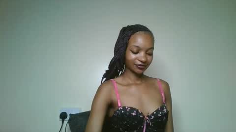 Snapshot of petal_palette chatting on May 7, 2026, 5:51 pm Lolly online show from May 7, 2026, 5:51 pm