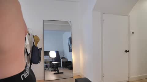 Peter Parker online show from November 19, 2025, 6:52 pm