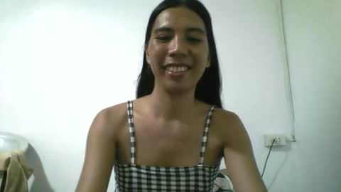 Snapshot of petite_dicklover chatting on May 26, 2026, 4:30 am Yuriee online show from May 26, 2026, 4:30 am