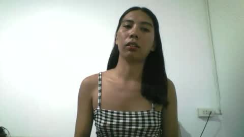 Snapshot of petite_dicklover chatting on June 6, 2026, 11:48 am Yuriee online show from June 6, 2026, 11:48 am