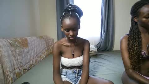 petite_funnie online show from November 3, 2025, 10:05 am