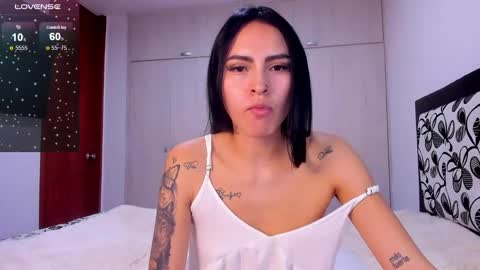 Snapshot of petite_linda chatting on January 30, 2025, 6:21 pm Linda online show from January 30, 2025, 6:21 pm