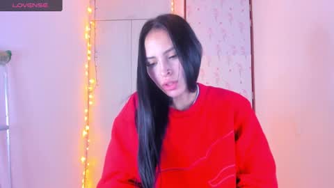Snapshot of petite_linda chatting on March 8, 2025, 8:33 am Linda online show from March 8, 2025, 8:33 am