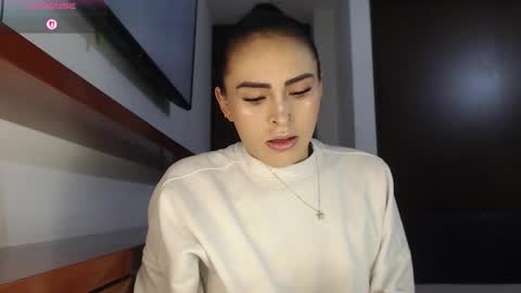 Snapshot of petite_linda chatting on February 24, 2026, 6:00 am Linda online show from February 24, 2026, 6:00 am