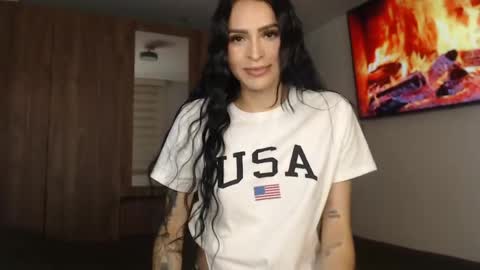Snapshot of petite_linda chatting on April 24, 2026, 3:53 am Linda online show from April 24, 2026, 3:53 am