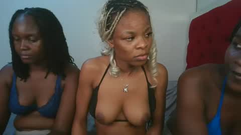 Snapshot of petite_luxe1 chatting on June 23, 2026, 12:58 pm Luxe online show from June 23, 2026, 12:58 pm