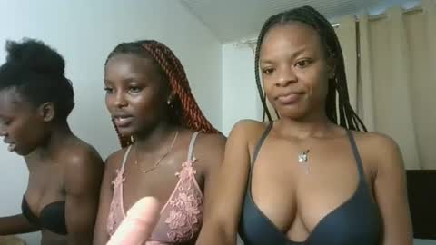 Snapshot of petite_luxe1 chatting on July 16, 2026, 3:07 pm Luxe online show from July 16, 2026, 3:07 pm