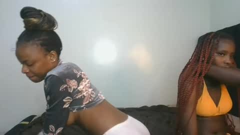 Snapshot of petite_luxe1 chatting on July 28, 2026, 7:39 pm Luxe online show from July 28, 2026, 7:39 pm