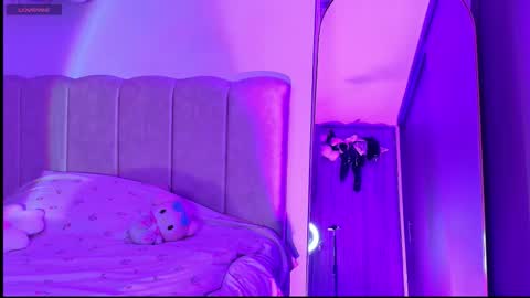 Snapshot of petite_marie_ chatting on October 31, 2025, 12:22 am petite_marie_ online show from October 31, 2025, 12:22 am