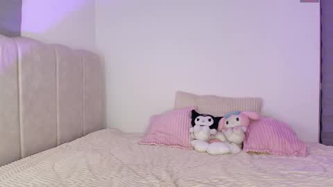 Snapshot of petite_marie_ chatting on December 4, 2025, 7:39 am petite_marie_ online show from December 4, 2025, 7:39 am