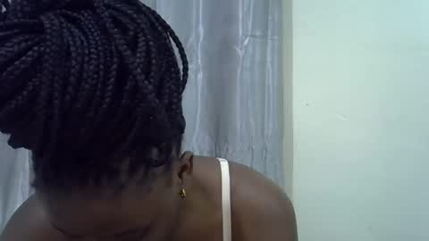 petite_melan online show from December 3, 2025, 4:27 pm