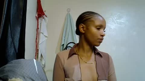 Snapshot of petite_melinda chatting on June 22, 2026, 4:09 am petite_melinda online show from June 22, 2026, 4:09 am