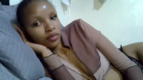 Snapshot of petite_melinda chatting on June 27, 2026, 10:37 pm petite_melinda online show from June 27, 2026, 10:37 pm