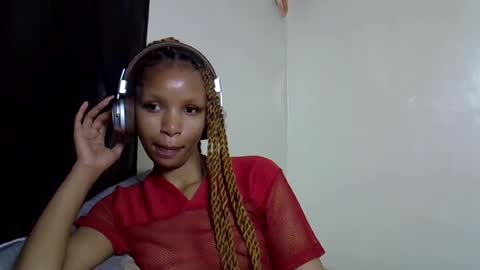 Snapshot of petite_melinda chatting on July 14, 2026, 2:38 am petite_melinda online show from July 14, 2026, 2:38 am