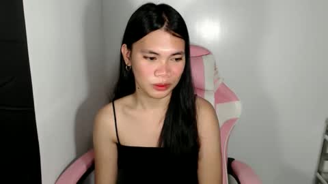 petite_pauline online show from March 5, 2026, 7:59 am