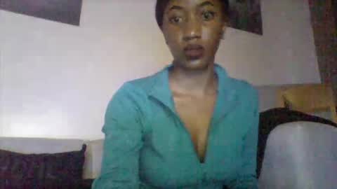 petite_princes online show from September 28, 2025, 7:41 pm