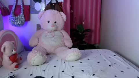 petite_princes online show from March 2, 2026, 8:48 pm