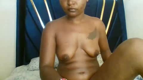 petite_shan online show from February 24, 2026, 7:39 am