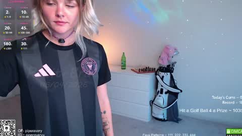 Snapshot of petitebrat chatting on June 4, 2026, 8:26 pm PiperAvery online show from June 4, 2026, 8:26 pm