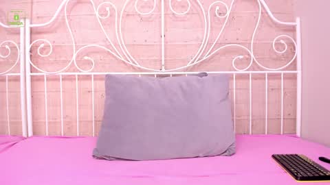 Snapshot of petitecharlize chatting on December 18, 2024, 10:51 am Charlize XL online show from December 18, 2024, 10:51 am