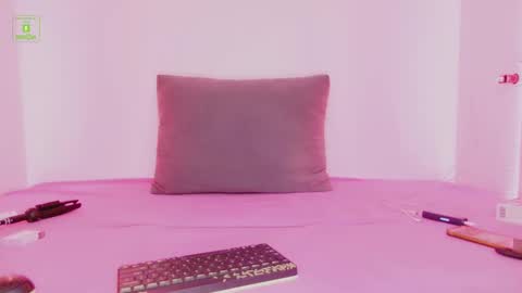 Snapshot of petitecharlize chatting on February 24, 2025, 1:35 am Charlize XL online show from February 24, 2025, 1:35 am