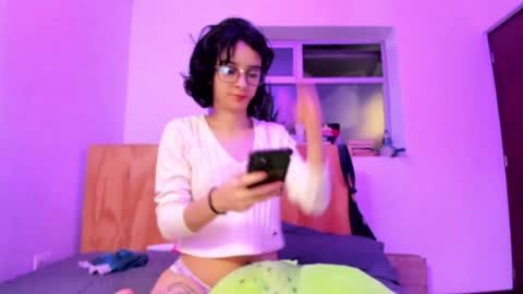 Lunna online show from January 1, 2025, 2:51 am