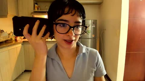 Snapshot of petitee_lunna chatting on April 28, 2026, 1:48 am Lunna online show from April 28, 2026, 1:48 am