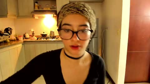 Snapshot of petitee_lunna chatting on May 6, 2026, 12:19 am Lunna online show from May 6, 2026, 12:19 am