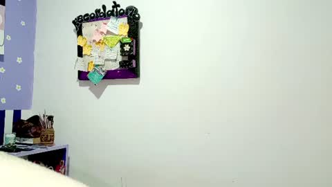 Snapshot of petiteivoryqueen chatting on August 2, 2026, 5:17 am danna online show from August 2, 2026, 5:17 am