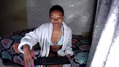 petitesammy online show from May 13, 2026, 6:05 pm