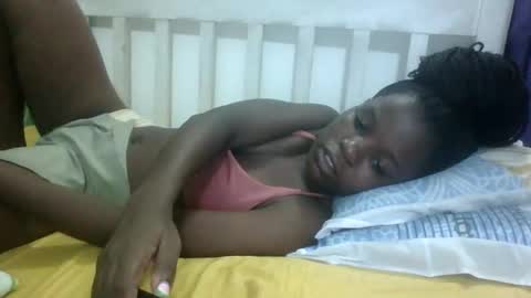 petitesweetchiq online show from October 9, 2025, 6:39 pm