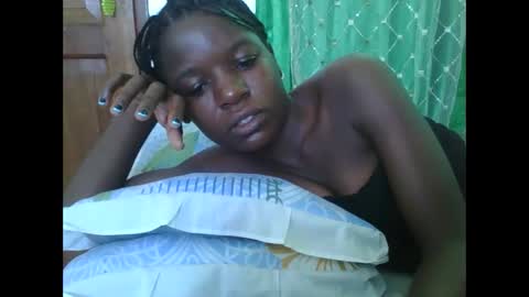 petitesweetchiq online show from November 28, 2025, 7:00 am