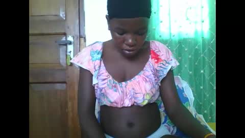 petitesweetchiq online show from January 6, 2026, 8:29 am