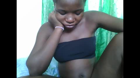 petitesweetchiq online show from February 7, 2026, 10:41 am