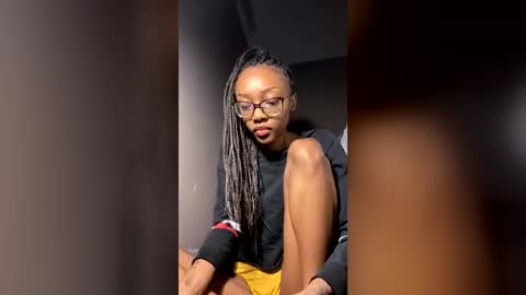 Snapshot of petitetingz chatting on July 8, 2026, 6:29 am petitetingz online show from July 8, 2026, 6:29 am