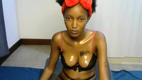 petitpearl online show from March 5, 2025, 7:06 pm