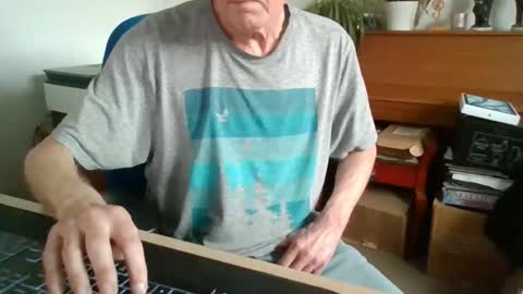 petitwilly online show from May 5, 2026, 3:42 pm